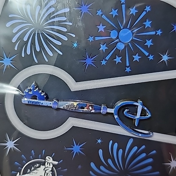 NEW DISNEY PARKS Mickey 2020 Special Anniversary Limited Edition PIN - Picture 2 of 3